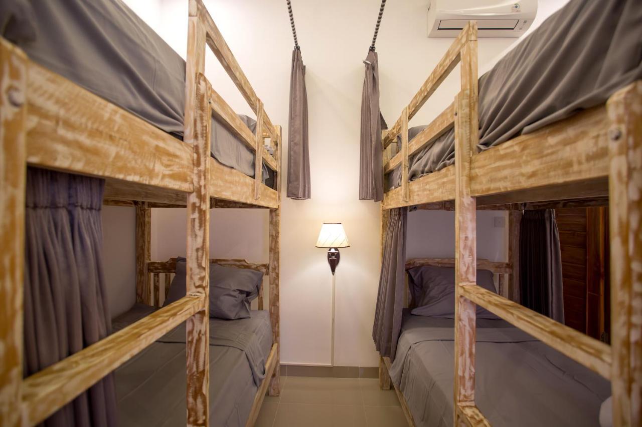 Seven Angels Villa And Hostel Toyapakeh Exterior photo